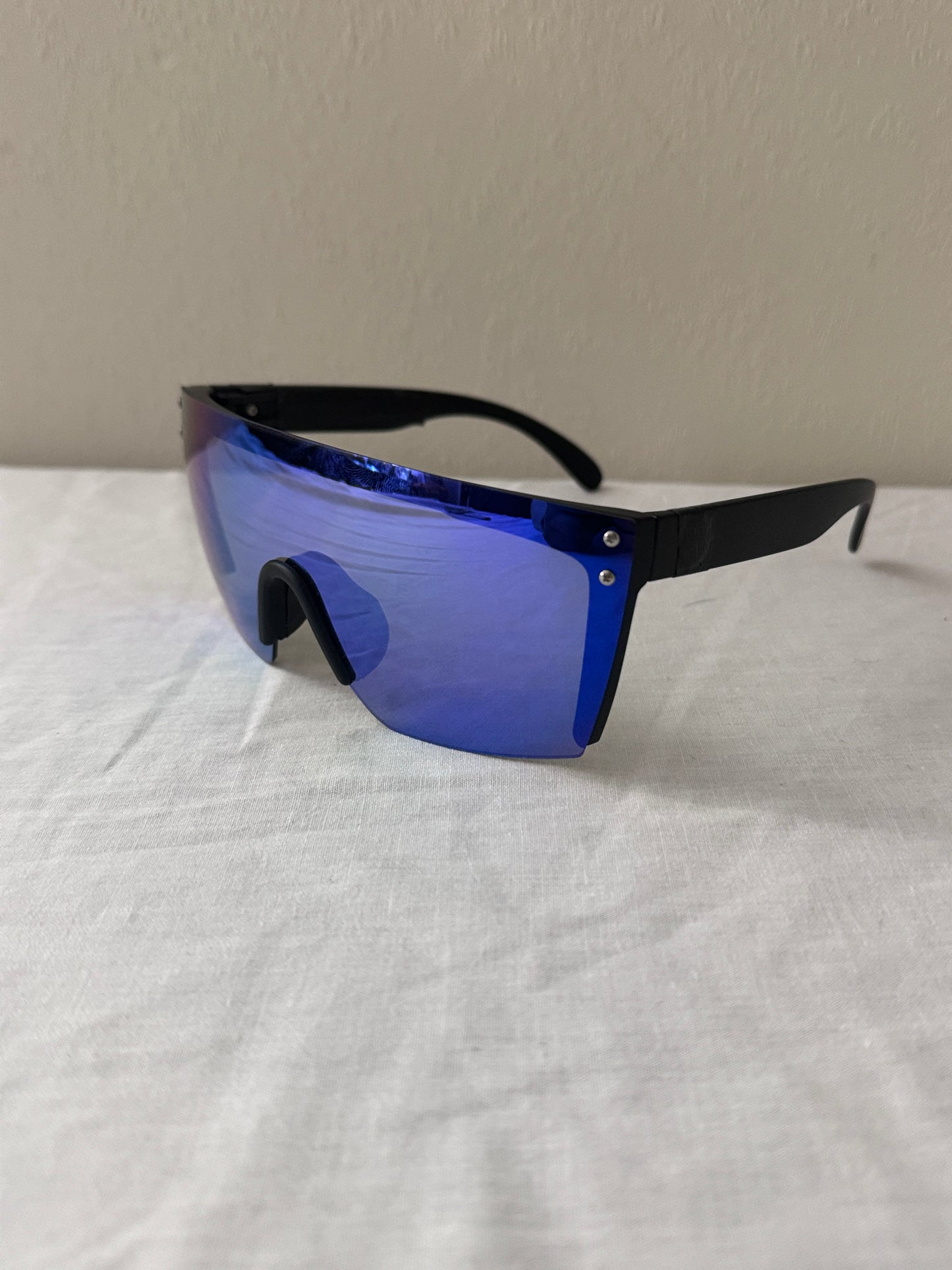 Laser heats Unisex Large Shield Rimless Sunglasses