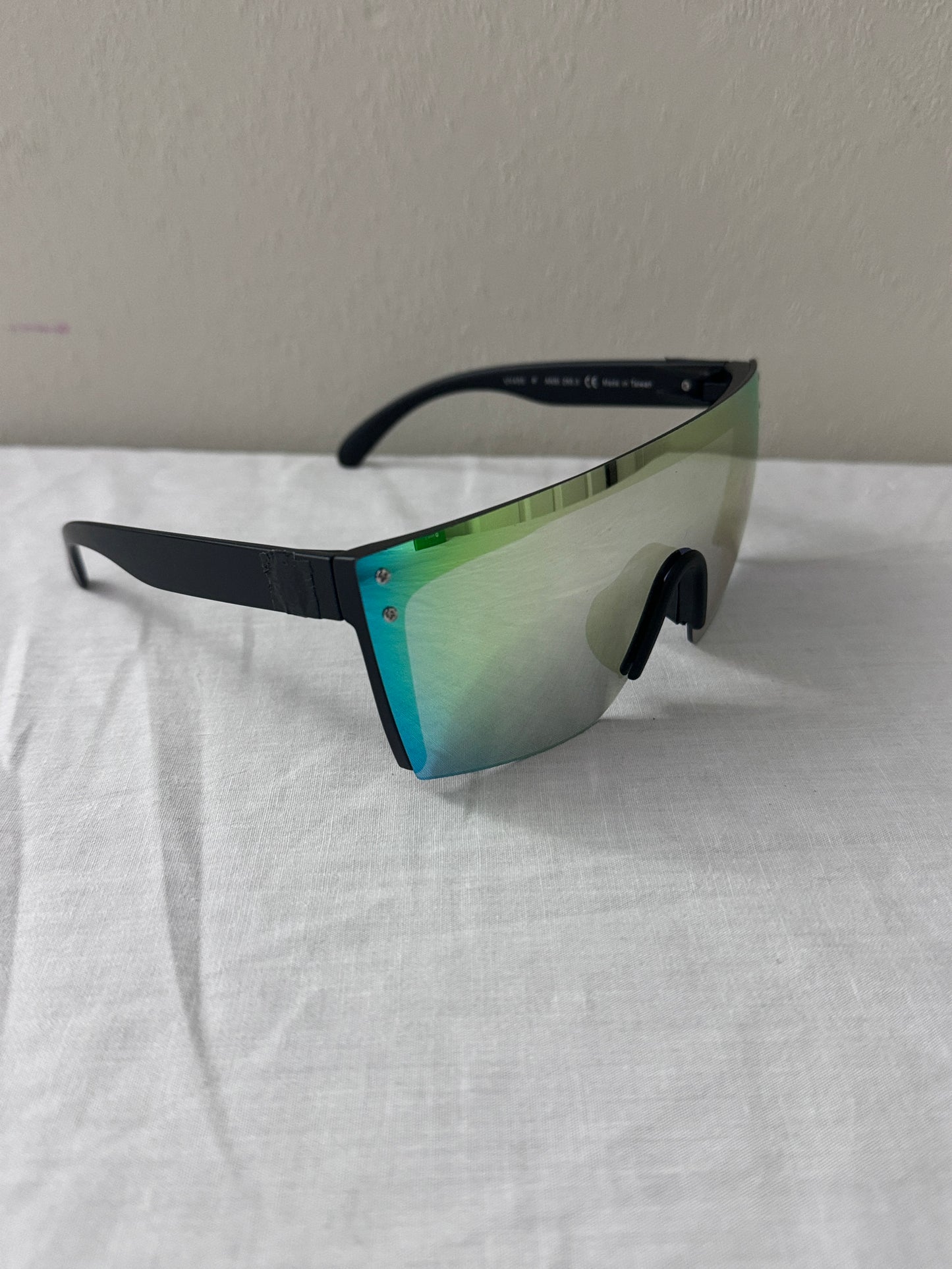 Laser heats Unisex Large Shield Rimless Sunglasses