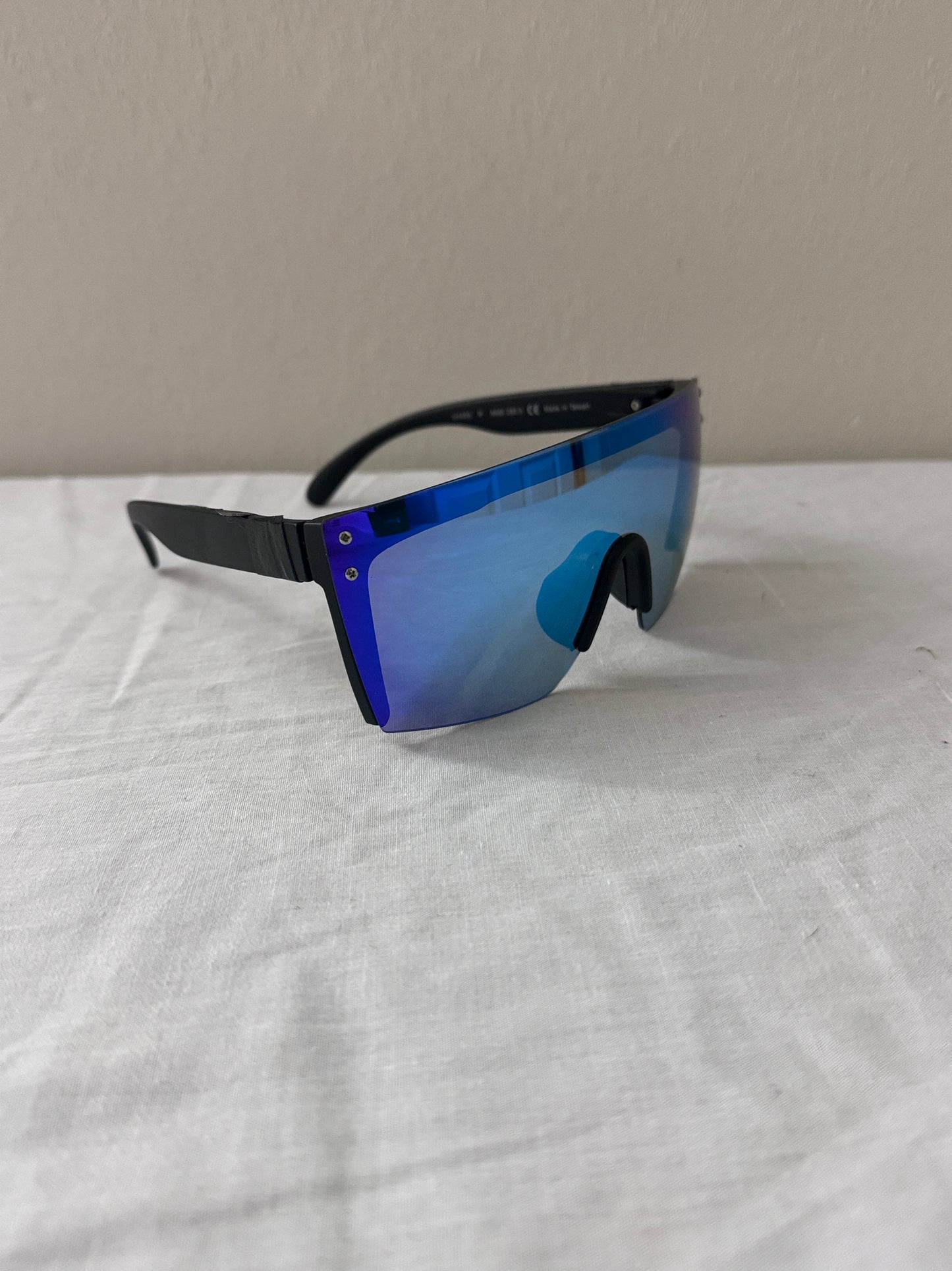 Laser heats Unisex Large Shield Rimless Sunglasses