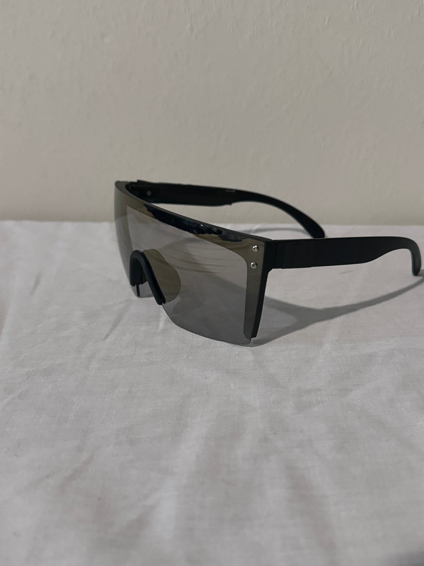 Laser heats Unisex Large Shield Rimless Sunglasses