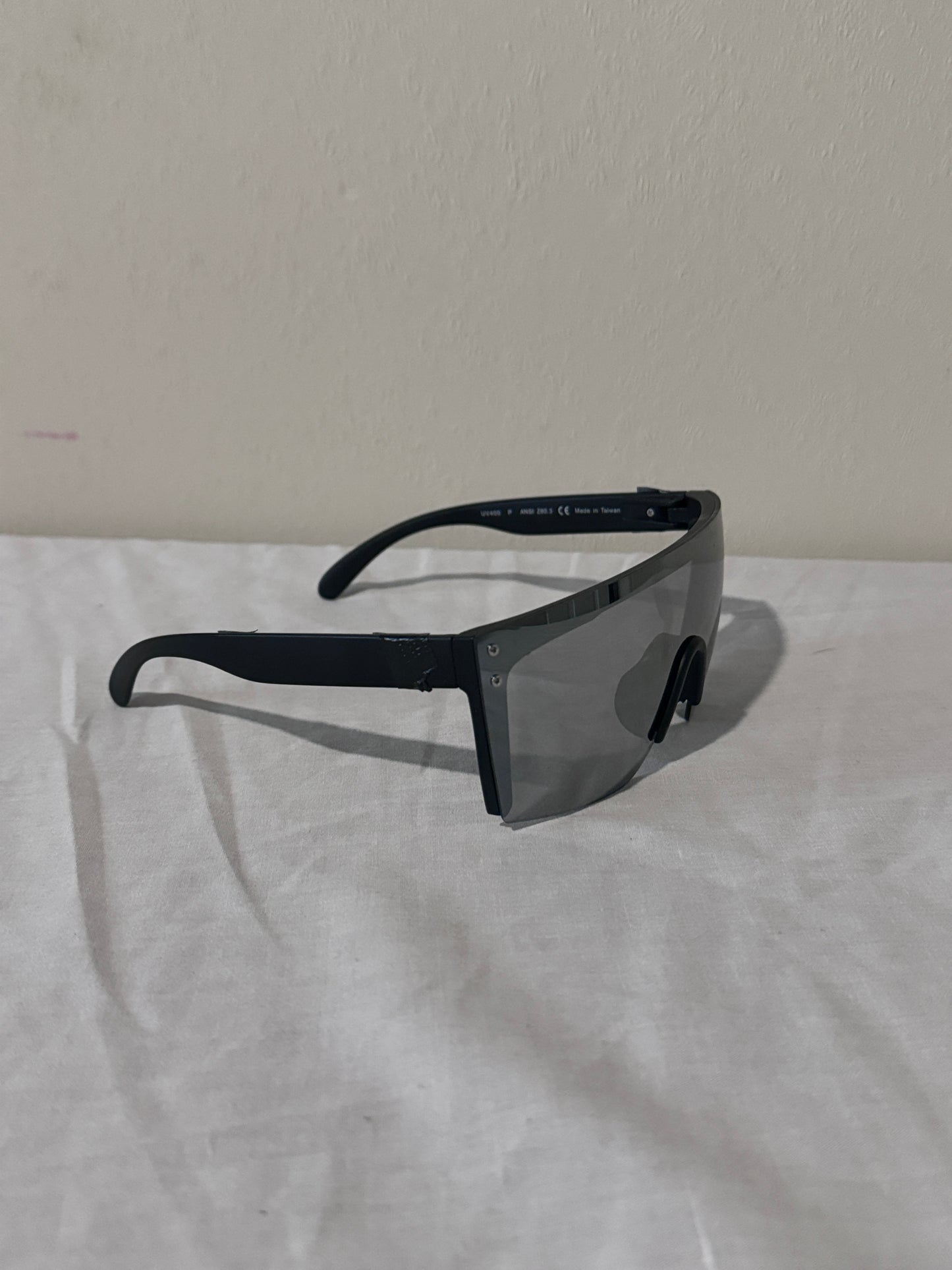 Laser heats Unisex Large Shield Rimless Sunglasses