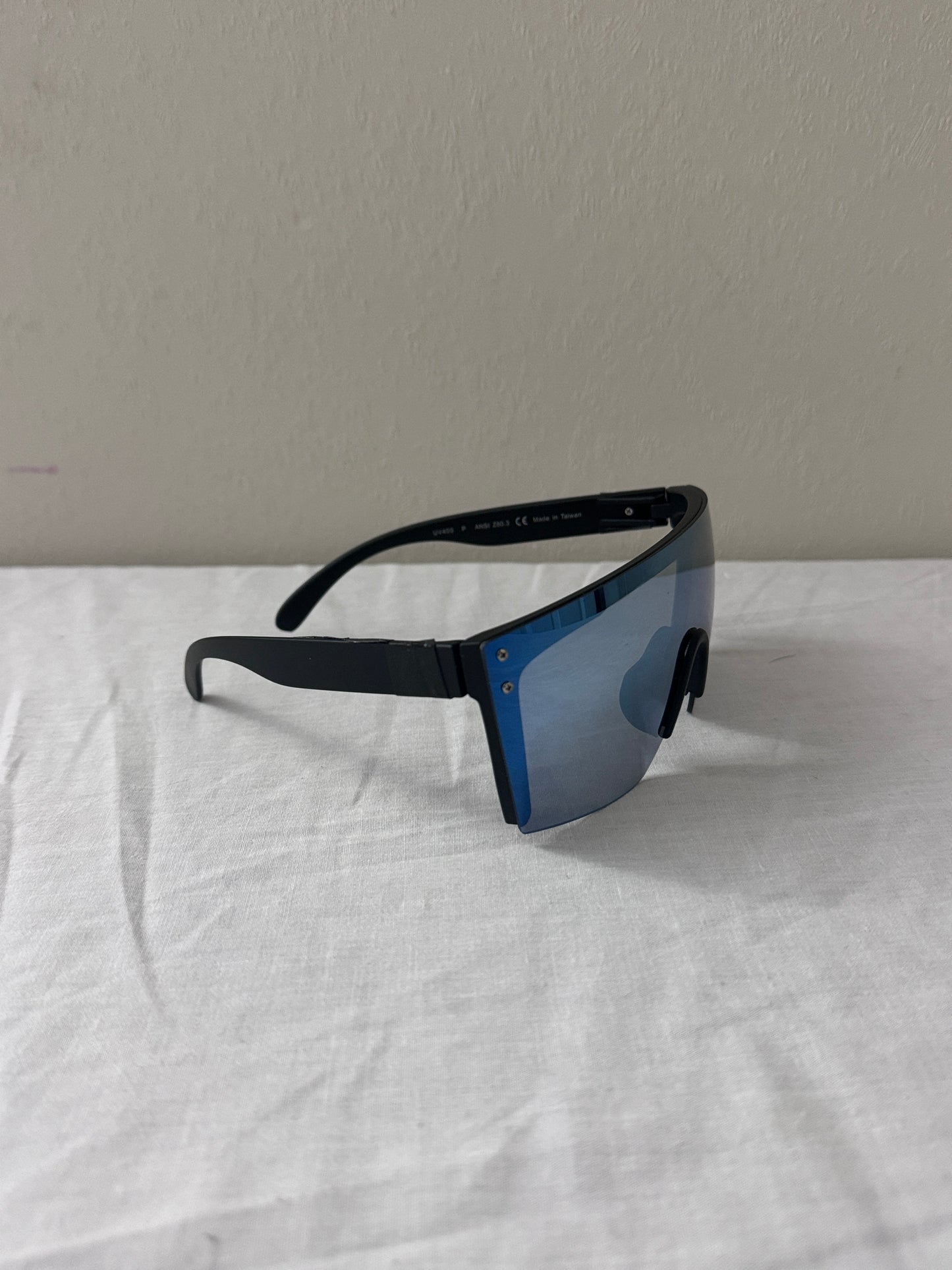 Laser heats Unisex Large Shield Rimless Sunglasses