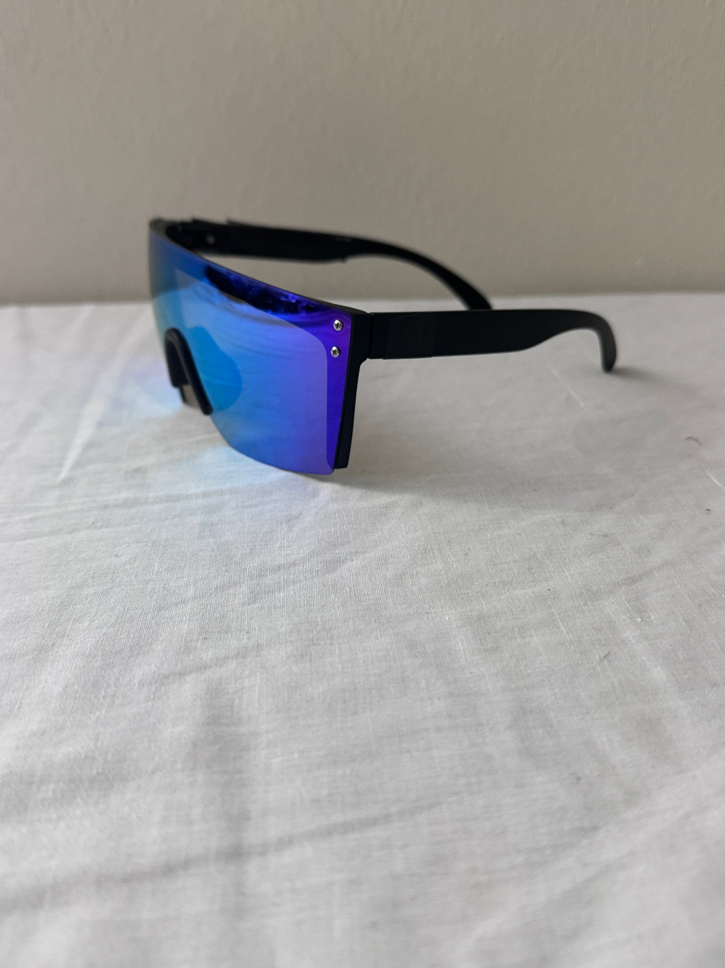 Laser heats Unisex Large Shield Rimless Sunglasses