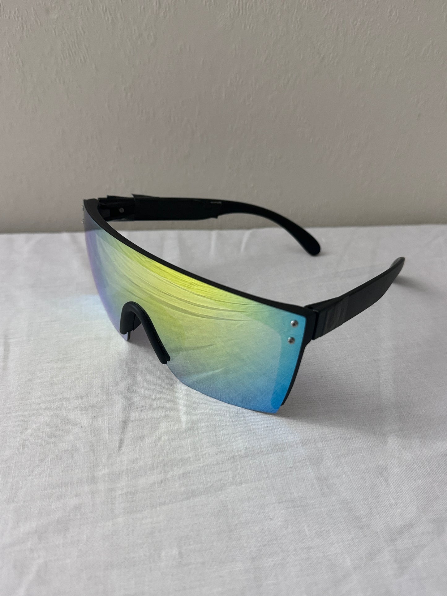 Laser heats Unisex Large Shield Rimless Sunglasses