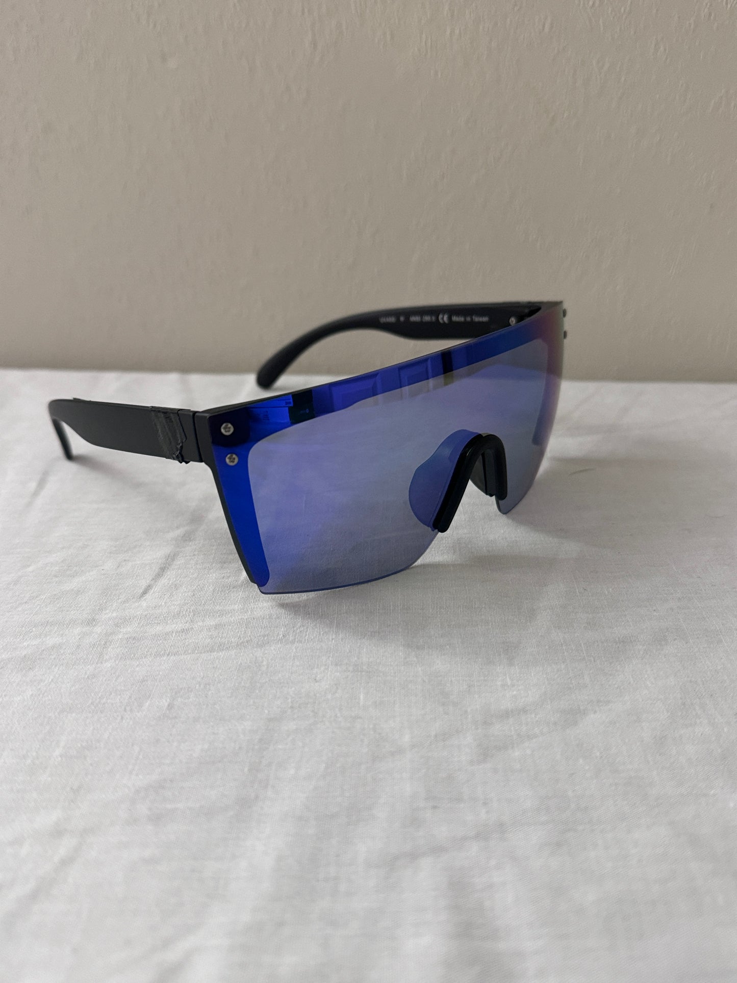 Laser heats Unisex Large Shield Rimless Sunglasses